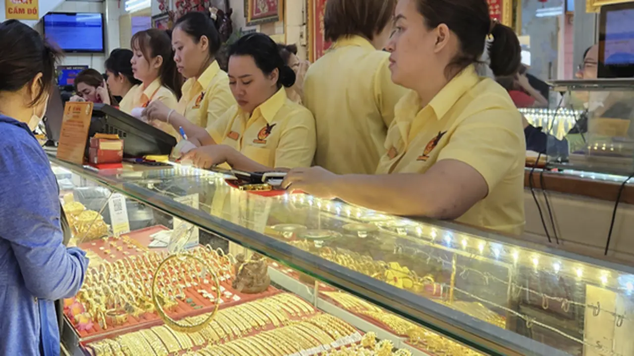 انخفاض حاد في أسعار سبائك الذهب من شركة SJC بأكثر من مليون دونغ